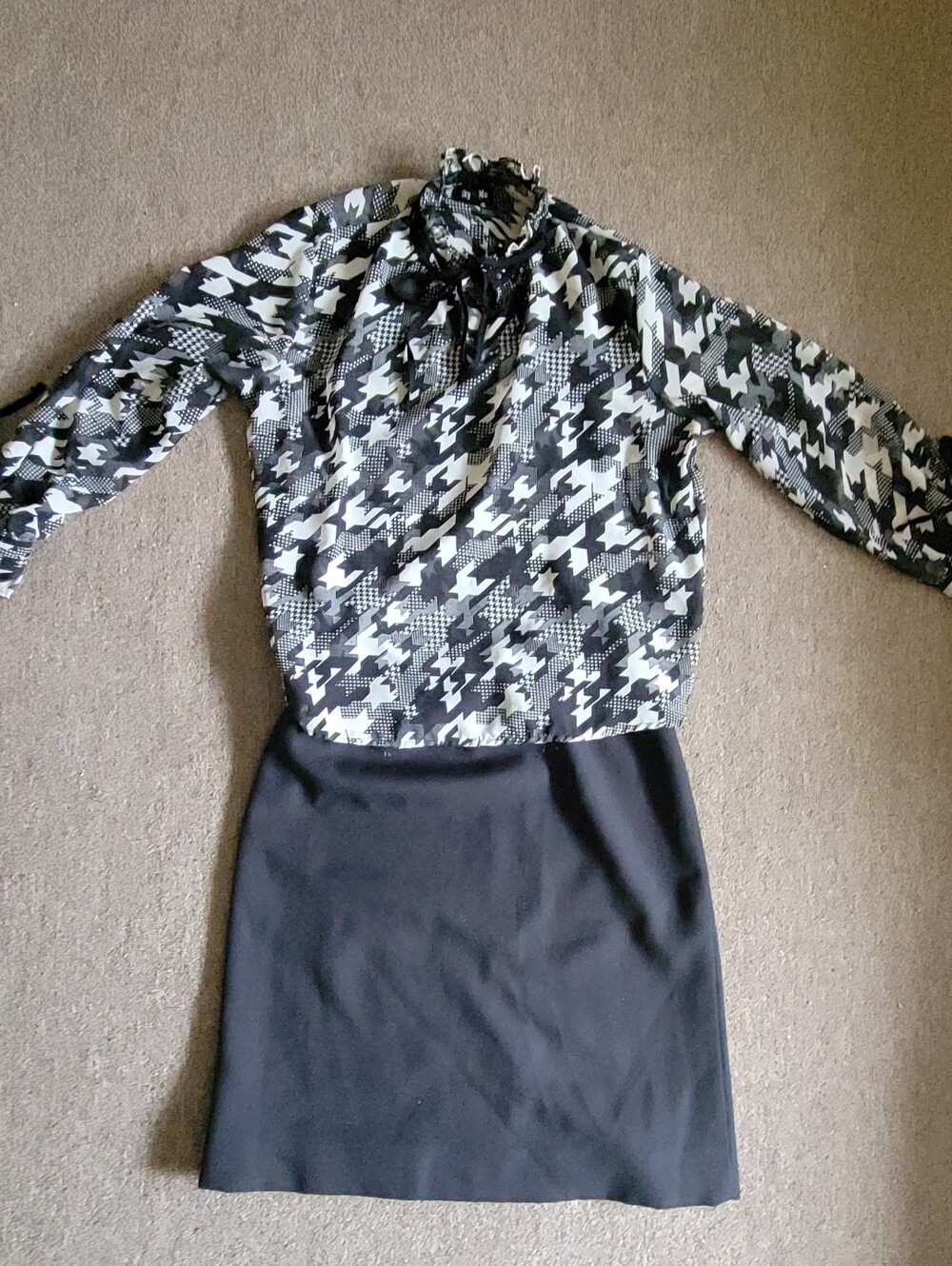 Women's Size L & 12 Outfit Blouse & Skirt